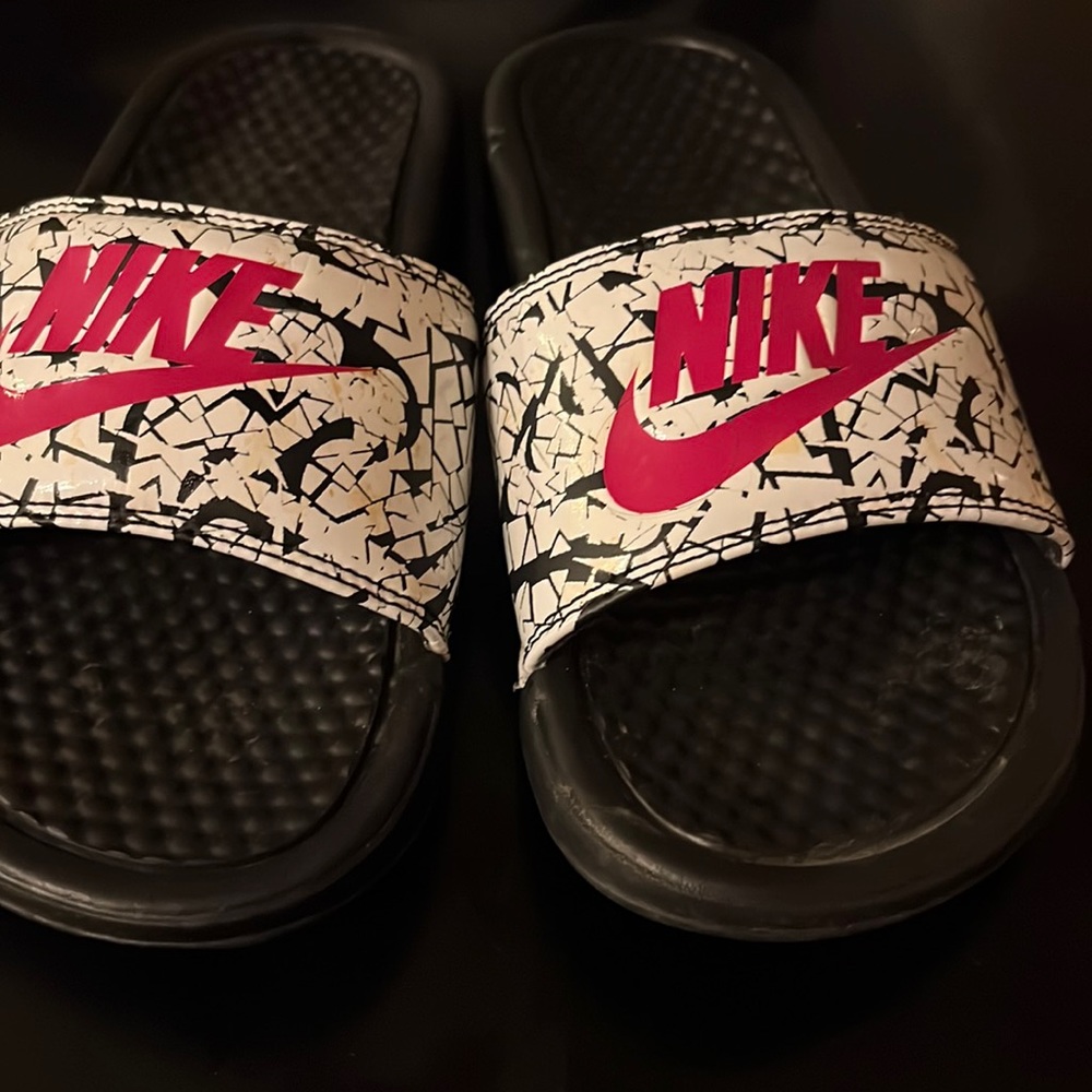 Nike slides. Size 6 in women